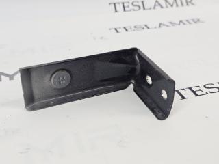 крепление ( кронштейн ) крыла Tesla Model 3 2 поколение 2024, 1090864-00