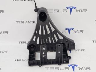 кронштейн компрессора кондиционера Tesla Model 3 1 поколение 2023, 1673627-00, 1667014-00