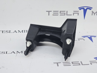 Кронштейн внутренний стойки C правый Tesla Model S 1 поколение [2-й рестайлинг] 2022, 1640619-00