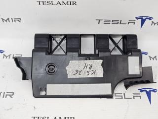 Кронштейн крепления обшивки багажника правый Tesla Model 3 1 поколение 2023, 1470963-00