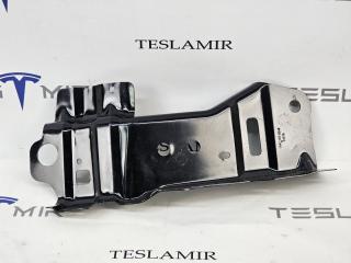Кронштейн нижнего усилителя переднего бампера Tesla Model 3 2 поколение 2024, 1847107-00