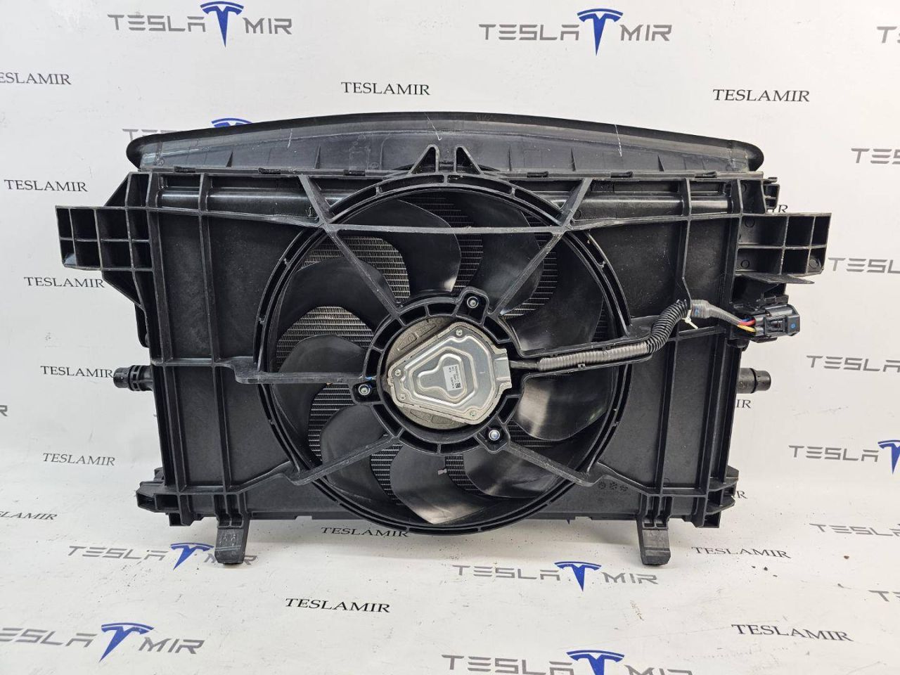 кассета радиаторов Tesla Model 3 2 поколение 2025, 1559787-00, 1559793-00, 1103545-00, 149417900 - фото №1