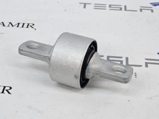 Сайлентблок переднего нижнего рычага (бабочка) Tesla Model 3 1 поколение 2020, 1044343-00