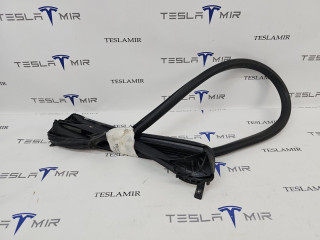 уплотнитель двери Tesla Model S 1 поколение [рестайлинг] 2018, 6009585-00