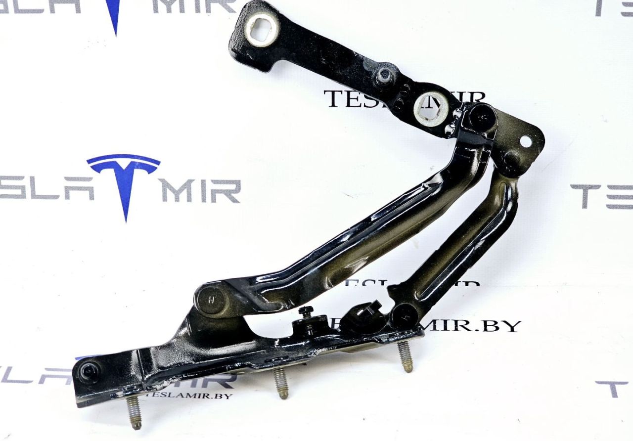 петля крышки багажника Tesla Model 3 1 поколение 2019, 1667399-00, 1092820-00 - фото №1