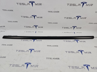 молдинг двери передней левой Tesla Model Y 1 поколение 2022, 1621166-00