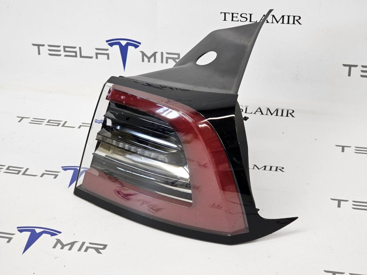 фонарь задний правый Tesla Model 3 1 поколение 2021, 1077400-00, 1077399-00, 1077398-00 - фото №1