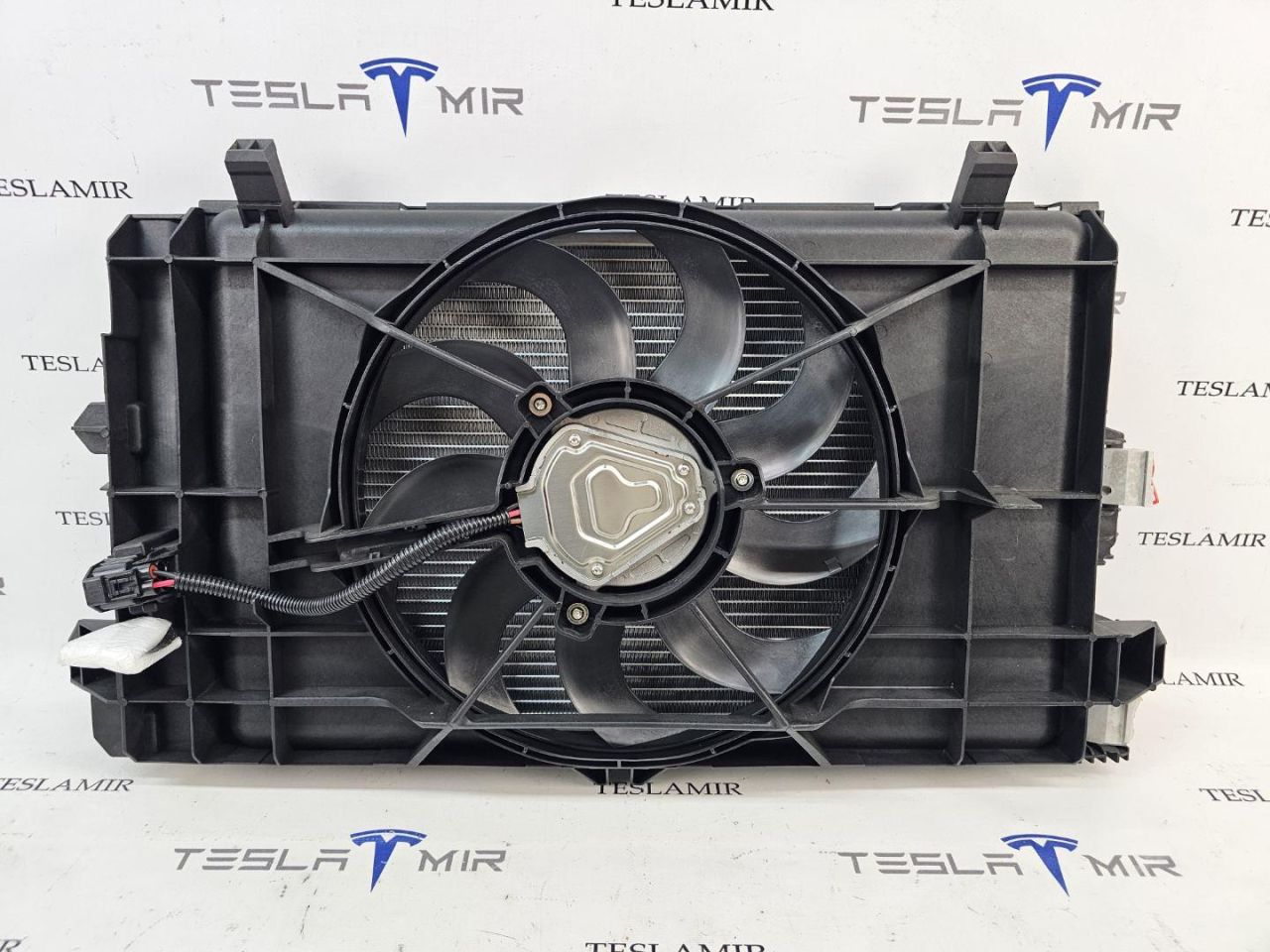 кассета радиаторов Tesla Model 3 1 поколение 2020, 1077084-00-D, 1077084-00, 1077083-00 - фото №1