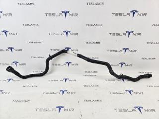 Патрубок системы охлаждения пластиковый передний Tesla Model Y 1 поколение 2024, 1501334-00, 1647666-00
