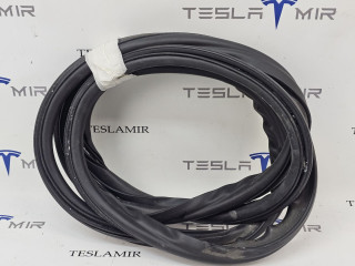 уплотнитель Tesla Model S 1 поколение [2-й рестайлинг] 2022, 1613450-00