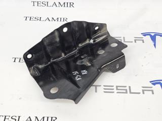 Кронштейн нижнего усилителя переднего бампера Tesla Model 3 2 поколение 2024, 1694451-00