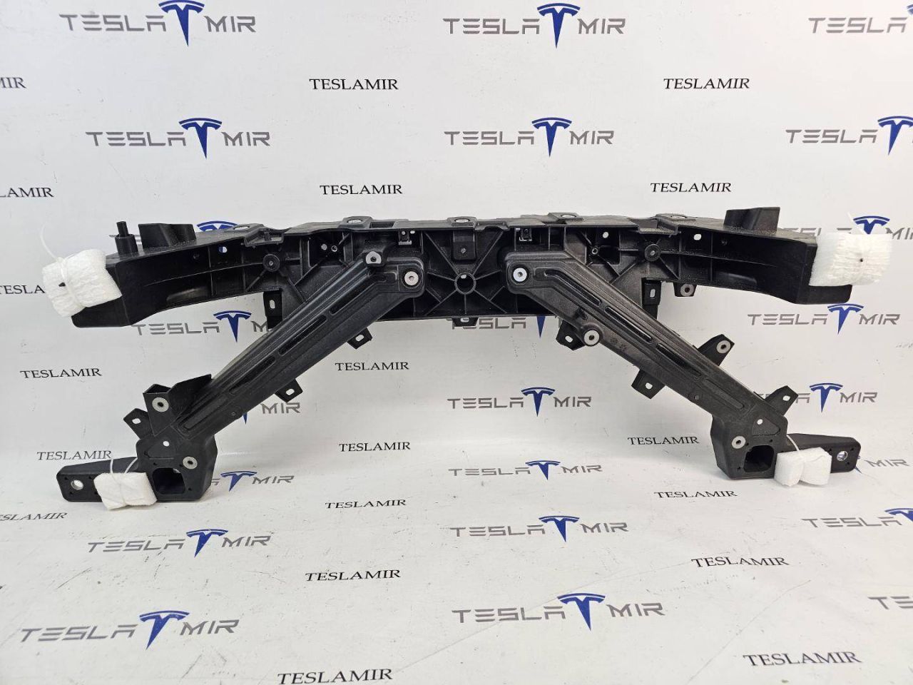 передняя панель крепления облицовки (телевизор) Tesla Model 3 2 поколение 2024, 1711743-00, 1801913-00 - фото №1
