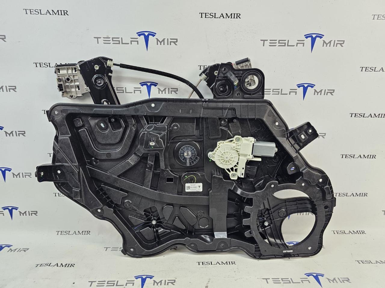 стеклоподъемник передний левый Tesla Model Y 1 поколение 2024, 1526804-00, 1495510-00 - фото №1
