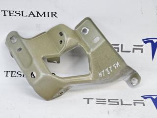 крепление ( кронштейн ) крыла Tesla Model 3 2 поколение 2024, 1771936-00