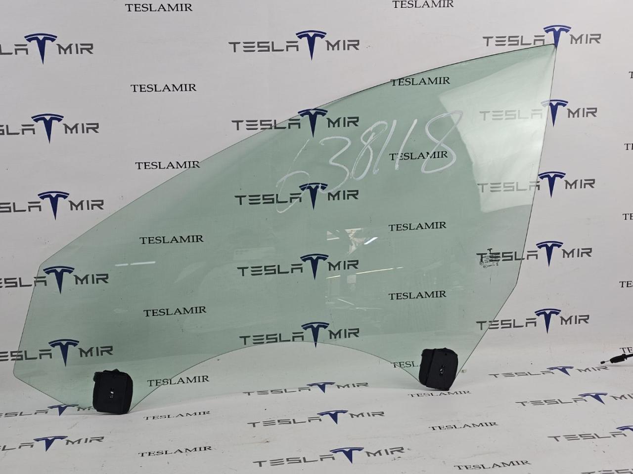стекло двери передней левой Tesla Model 3 1 поколение 2023, 43R-014955, 1077900-99, 1513802-00, 1568570-00, 1077900-00 - фото №1