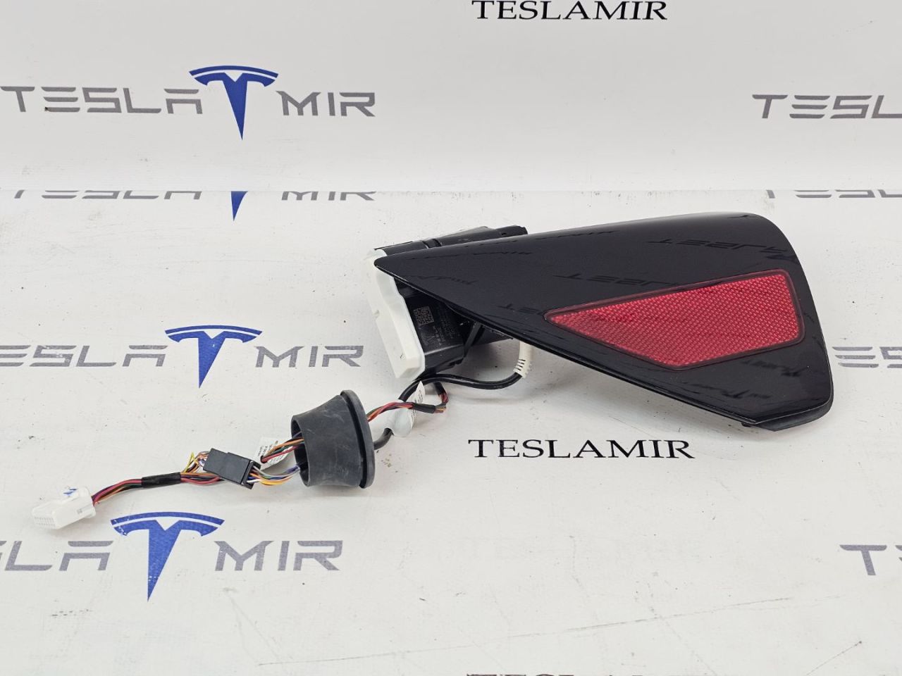 Люк порта зарядки с электроприводом в сборе Tesla Model Y 1 поколение 2022, 1478840-00, 1566302-00, 1476608-00, 1566302-10, 1478844-00 - фото №1