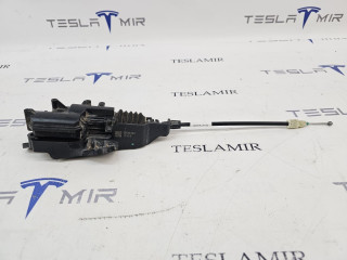 Электропривод (активатор, актуатор) замка капота Tesla Model Y 1 поколение 2022, 1500398-00, 1643071-00