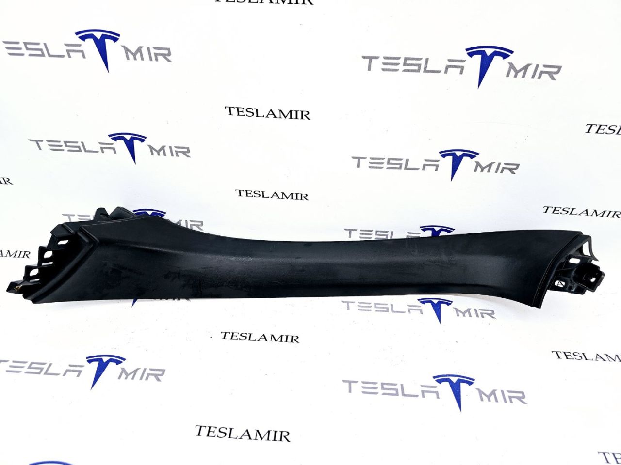 обшивка крышки багажника Tesla Model X 1 поколение 2018, 1037902-00, 1037903-00, 1053207-00 - фото №1