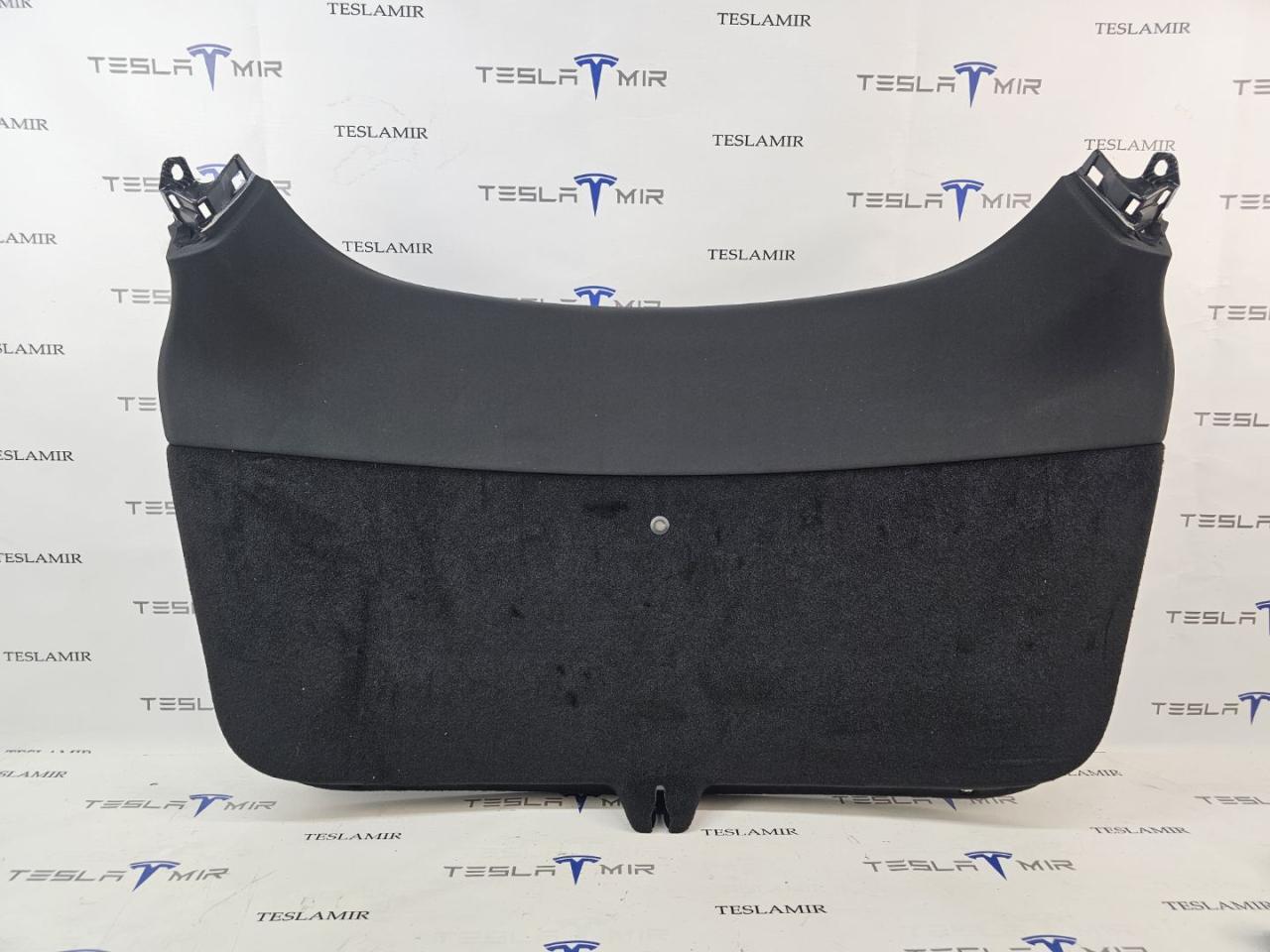 обшивка крышки багажника Tesla Model Y 1 поколение 2025, 1079742-00, 1933846-00, 1935504-54 - фото №1
