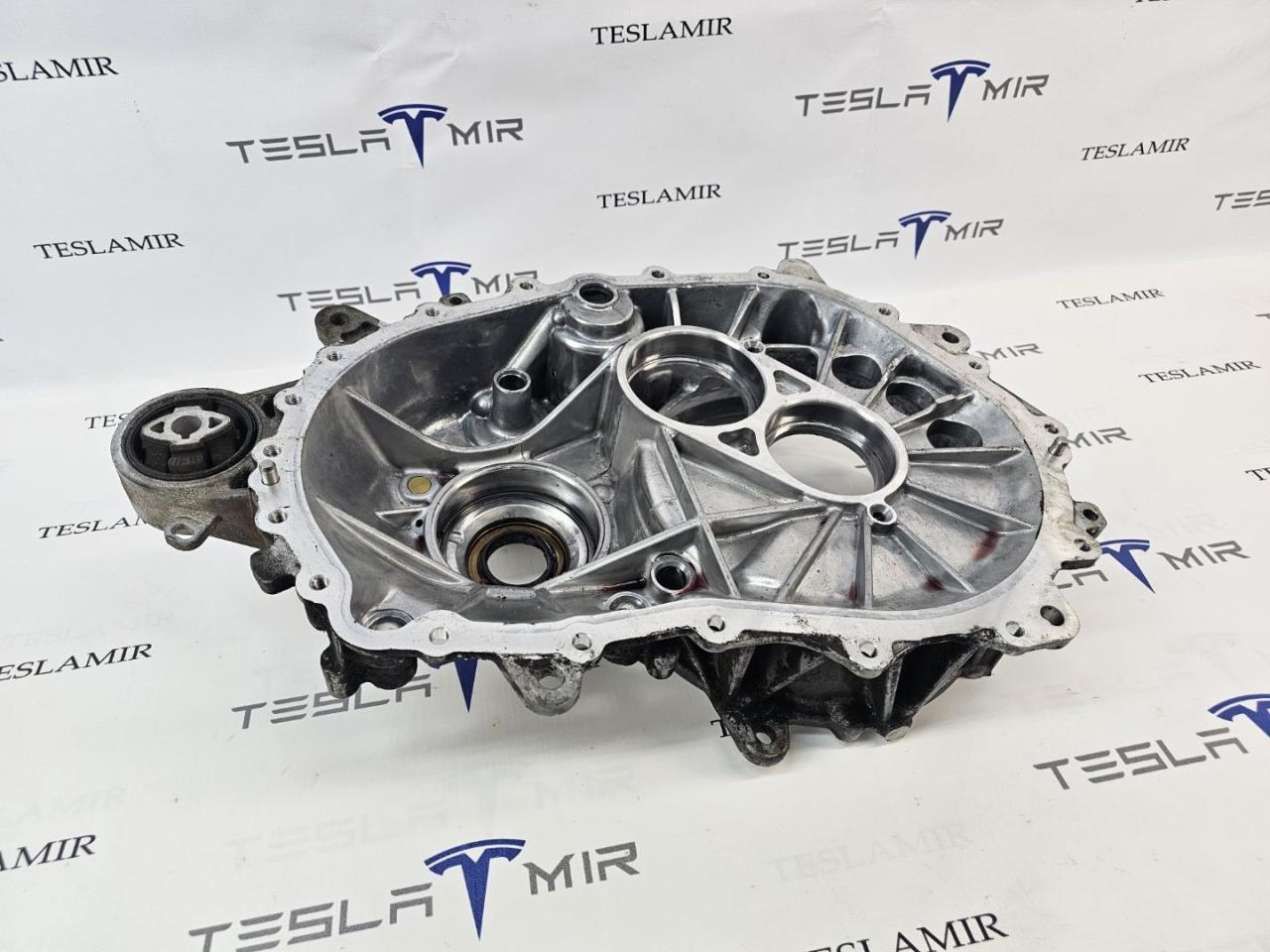 Двигатель (электромотор) Tesla Model 3 1 поколение 2018, 1120980-00, 1120990-00, 1090764-00 - фото №1