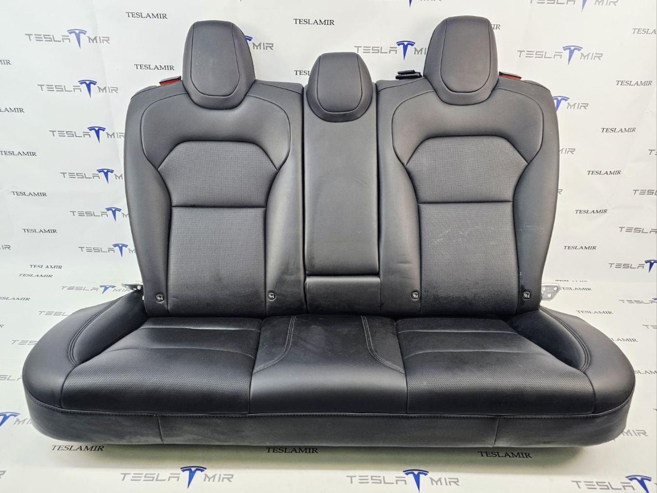 салон (комплект сидений) Tesla Model 3 2 поколение 2025, 7754328-01, 7754332-01, 7754336-01, 1727805-91, 1836647-01, 1836648-01, 1800010-00, 1800020-00 - фото №1