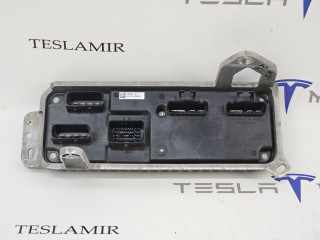 Блок управления BCM (бортовой сети) (Body Control Module) Боди Tesla Model S 1 поколение [2-й рестайлинг] 2022, 1588205-00, 1588205-05, 1588205-05-C