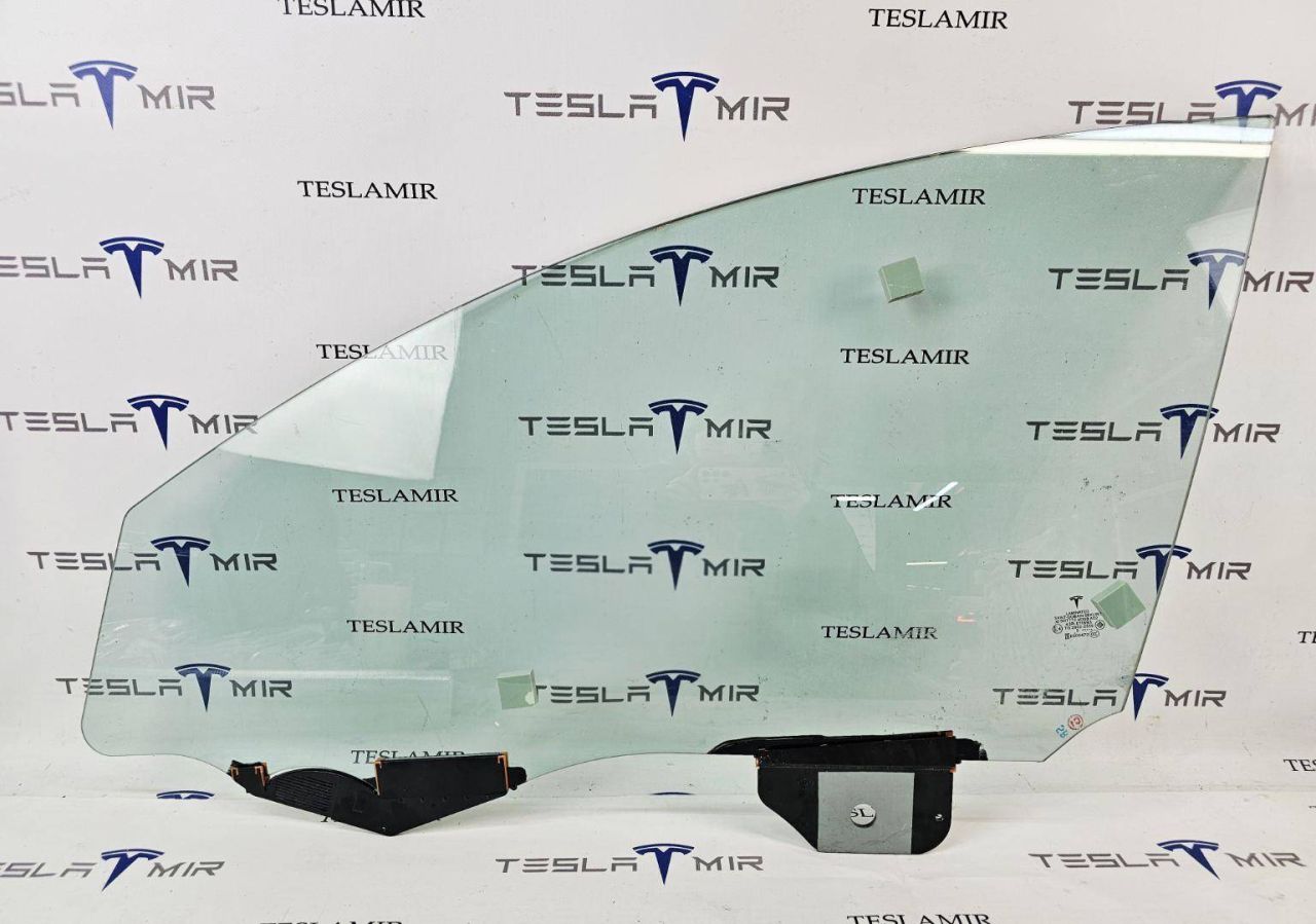 стекло двери передней левой Tesla Model Y 1 поколение 2021, 1582616-01, 1582616-00 - фото №1
