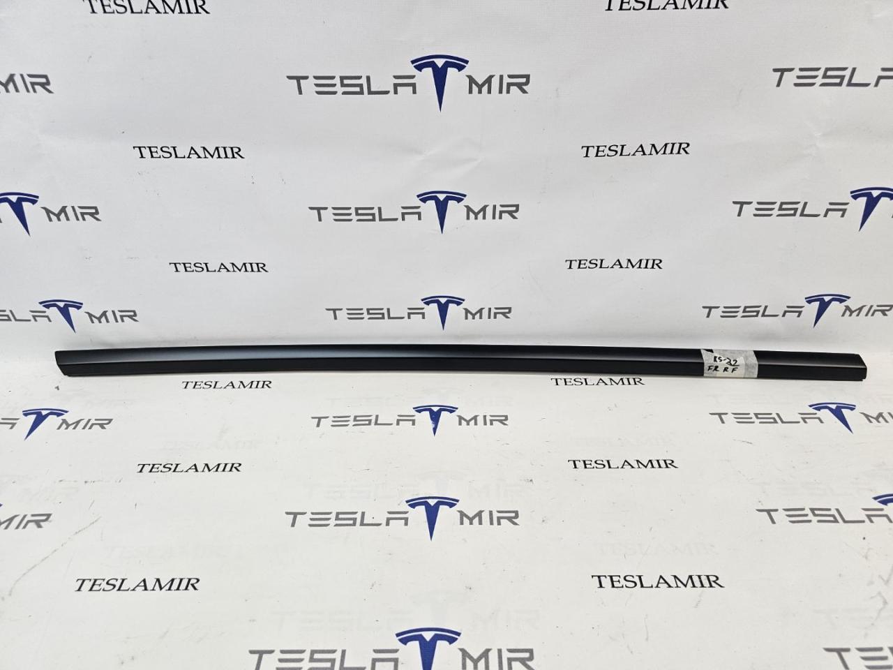 молдинг двери передней правой Tesla Model Y 1 поколение 2025, 2022804-21 - фото №1