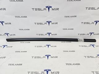 молдинг двери передней правой Tesla Model Y 1 поколение 2025, 2022804-21