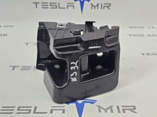 Кронштейн крепления фонаря правый Tesla Model Y 1 поколение 2025, 1932682-00, 1933681-00