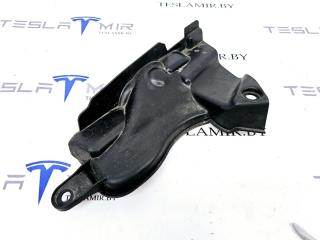 планка под капот Tesla Model 3 1 поколение 2019, 1081695-00