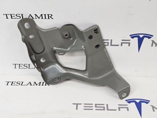 крепление ( кронштейн ) крыла Tesla Model 3 2 поколение 2024, 1771937-00