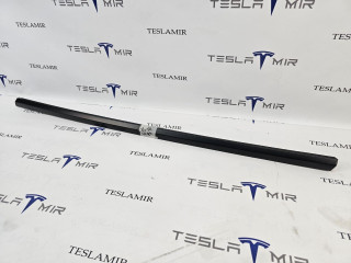 молдинг двери передней левой Tesla Model Y 1 поколение 2021, 1495710-00