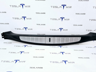 Отделка багажника (пластик) под замок Tesla Model X 1 поколение 2018, 1035994-00, 1050393-00