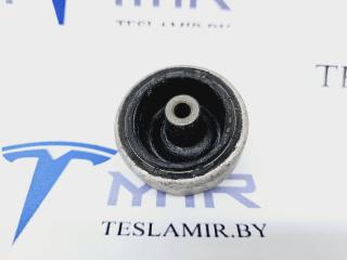 сайлентблок кронштейна компрессора кондиционера Tesla Model 3 1 поколение 2021, 1500696-00, 1506443-00