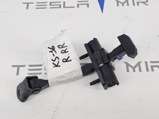 ограничитель открывания двери задней Tesla Model 3 1 поколение [рестайлинг] 2023, 1089509-00