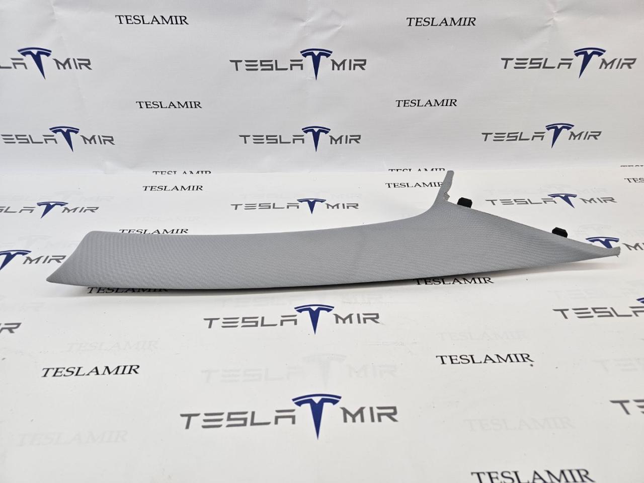 Накладка декоративная стойки А внутренняя правая верхняя Tesla Model 3 2 поколение 2024, 1731774-10 - фото №1
