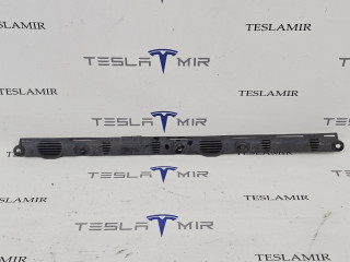 Накладка батареи высоковольтной боковая средняя Tesla Model X 1 поколение 2018, 1032385-00