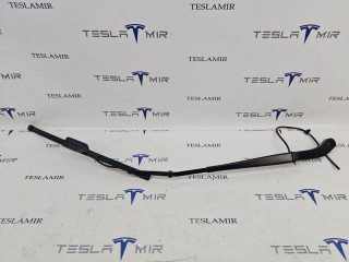 щеткодержатель (поводок стеклоочистителя, дворник) Tesla Model Y 1 поколение 2022, 1490249-00