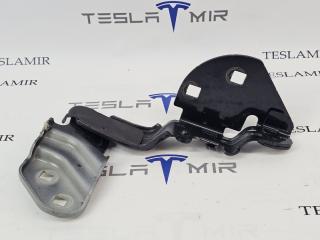 петля капота левая Tesla Model 3 2 поколение 2024, 1774935-00