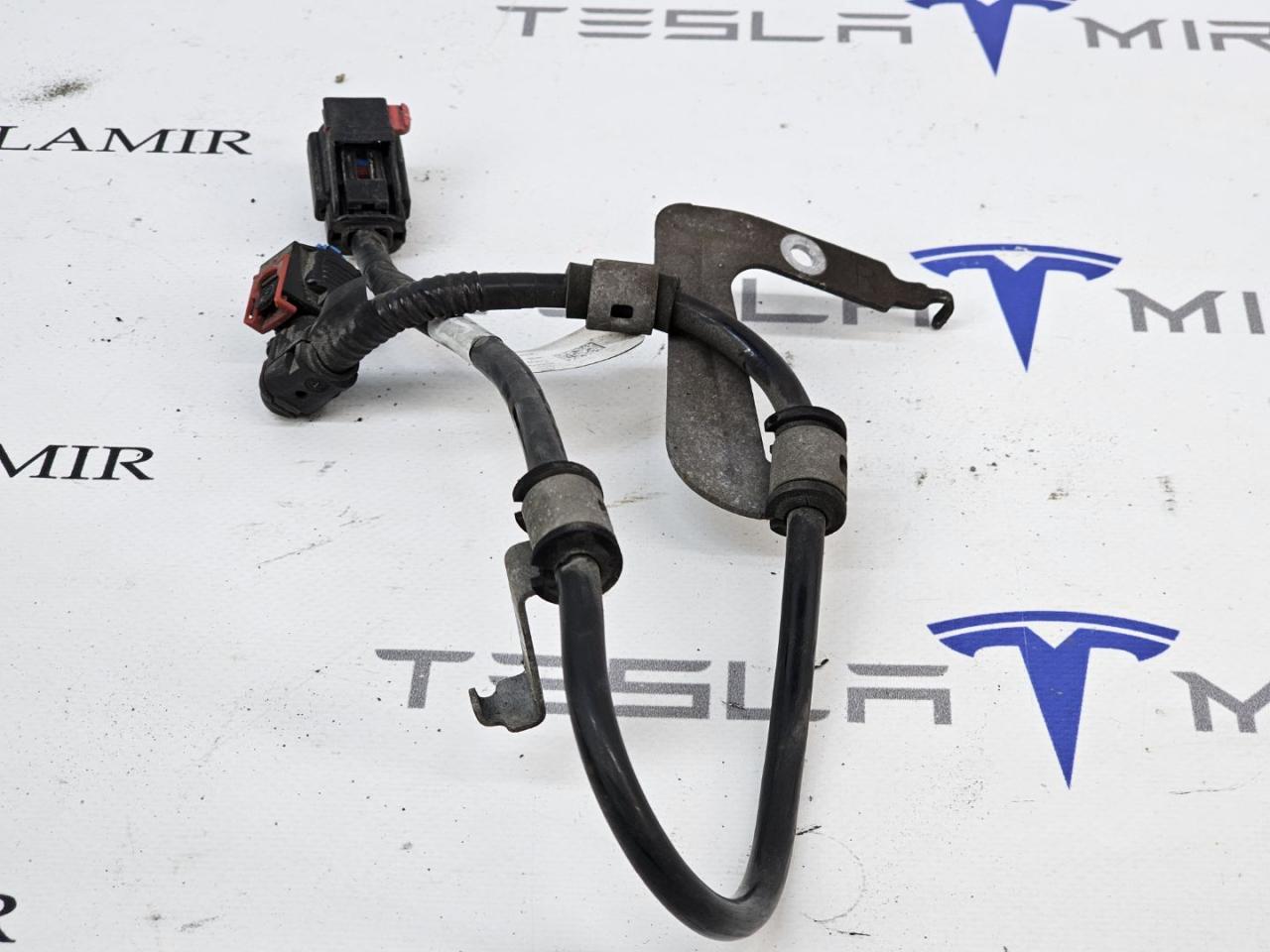 Электропроводка суппорта (ручника) правая Tesla Model 3 1 поколение 2023, 1044782-00 - фото №1