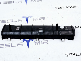 Кронштейн крепления обшивки багажника левый Tesla Model Y 1 поколение 2021, 1628707-00
