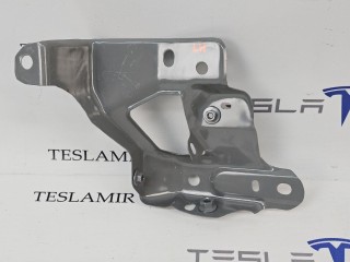 крепление ( кронштейн ) крыла Tesla Model 3 2 поколение 2024, 1771936-00