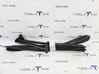 уплотнитель двери Tesla Model 3 1 поколение 2023, 1090499-00