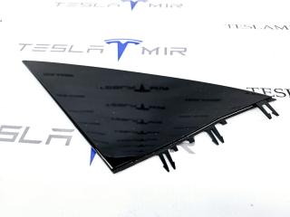 Накладка на зеркало (треугольник) правая Tesla Model Y 1 поколение 2021, 1495633-00