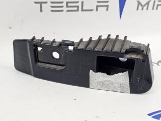 Кронштейн крепления фонаря левый Tesla Model 3 1 поколение 2023, 1083992-00