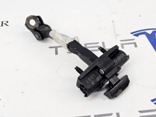 ограничитель открывания двери задней Tesla Model 3 1 поколение [рестайлинг] 2023, 1089509-00