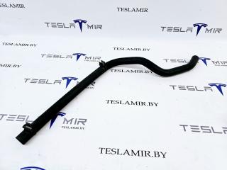 Трубка дренажная воздухоприёмника правая Tesla Model S 1 поколение [рестайлинг] 2017, 1068141-00