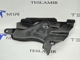 планка под капот Tesla Model 3 1 поколение 2023, 1081695-00