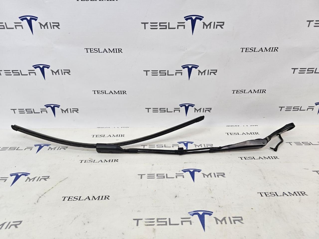 щеткодержатель (поводок стеклоочистителя, дворник) Tesla Model 3 2 поколение 2025, 1076731-00, 1878489-00, 1878490-00 - фото №1